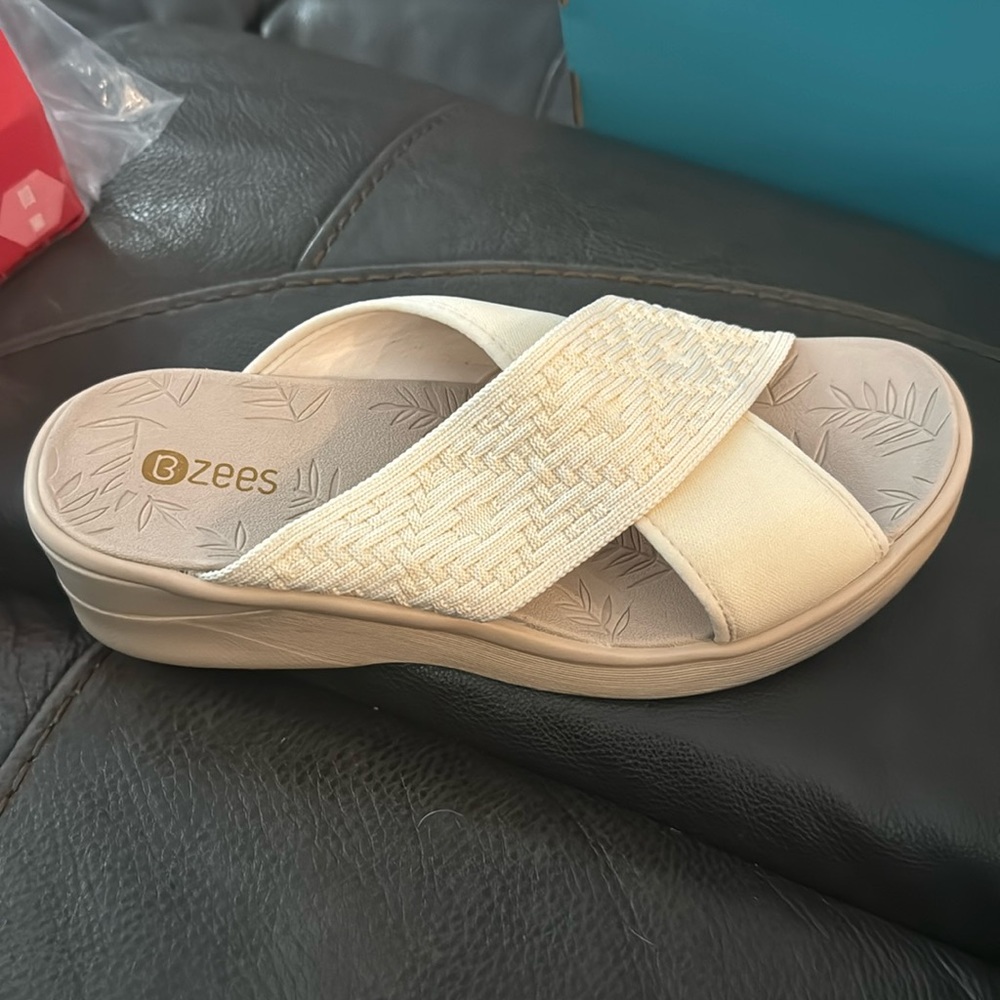 Women’s BZees Sundance Sandal. Size 8.5. New in box